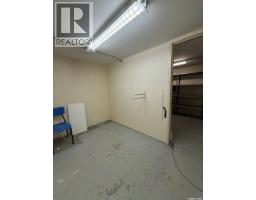 300/302 8th Avenue W, Kindersley, SK S0L1S0 Photo 35