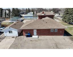 300/302 8th Avenue W, Kindersley, SK S0L1S0 Photo 6
