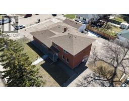 300/302 8th Avenue W, Kindersley, SK S0L1S0 Photo 7