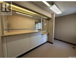 300/302 8th Avenue W, Kindersley, SK S0L1S0 Photo 8