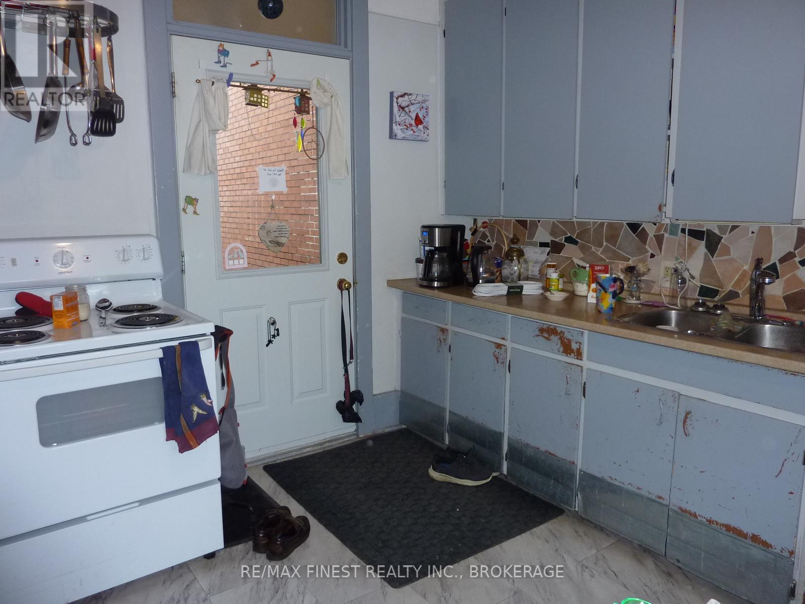 283 MONTREAL STREET - 3