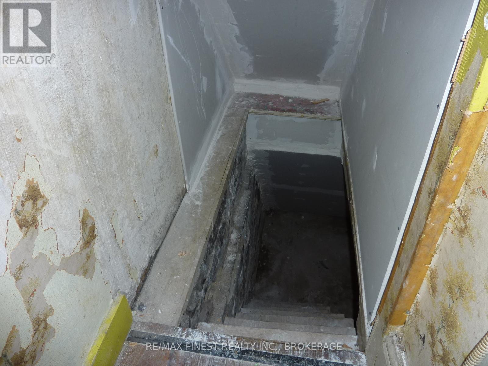 283 MONTREAL STREET - 8
