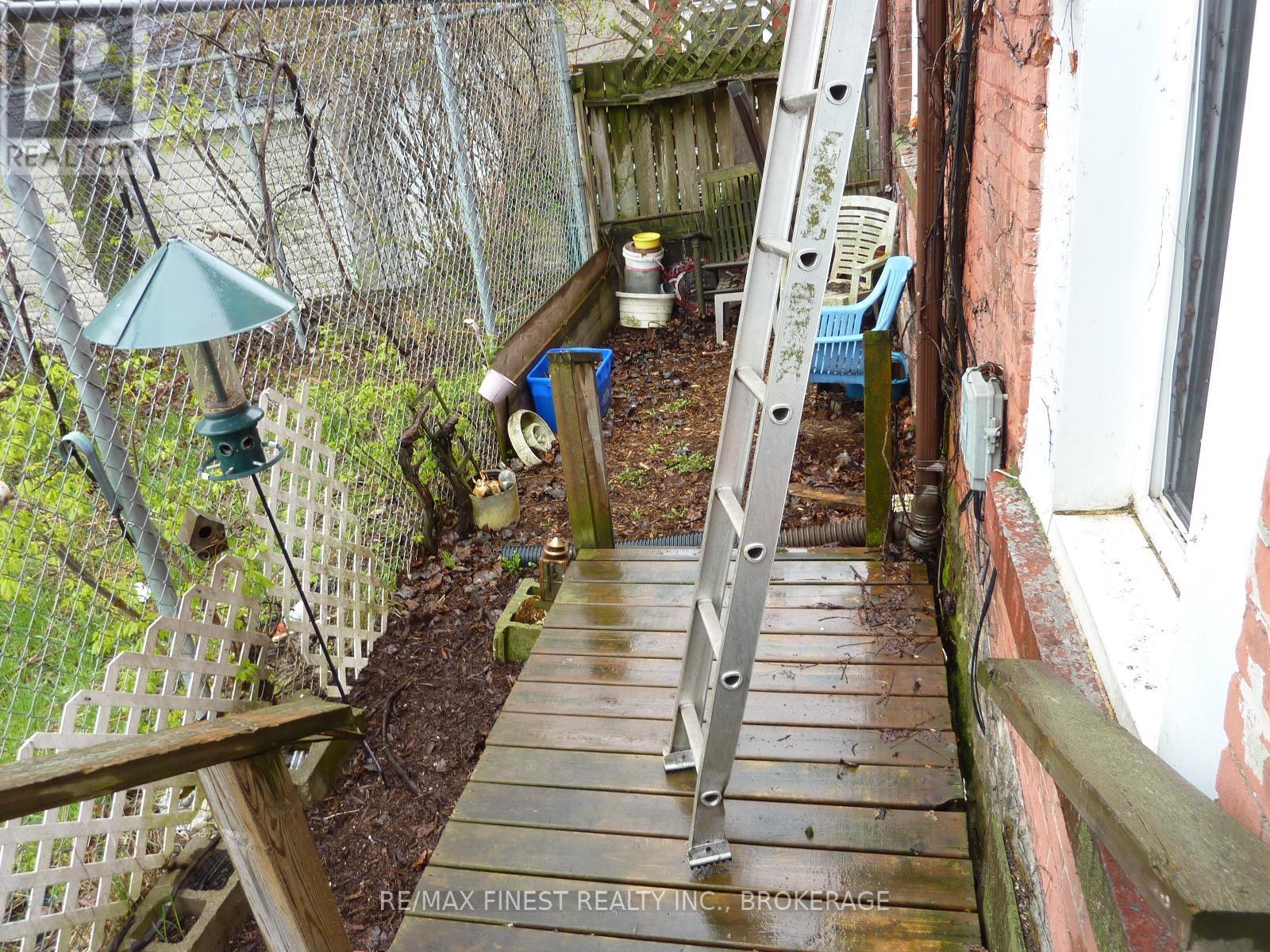 283 MONTREAL STREET - 9