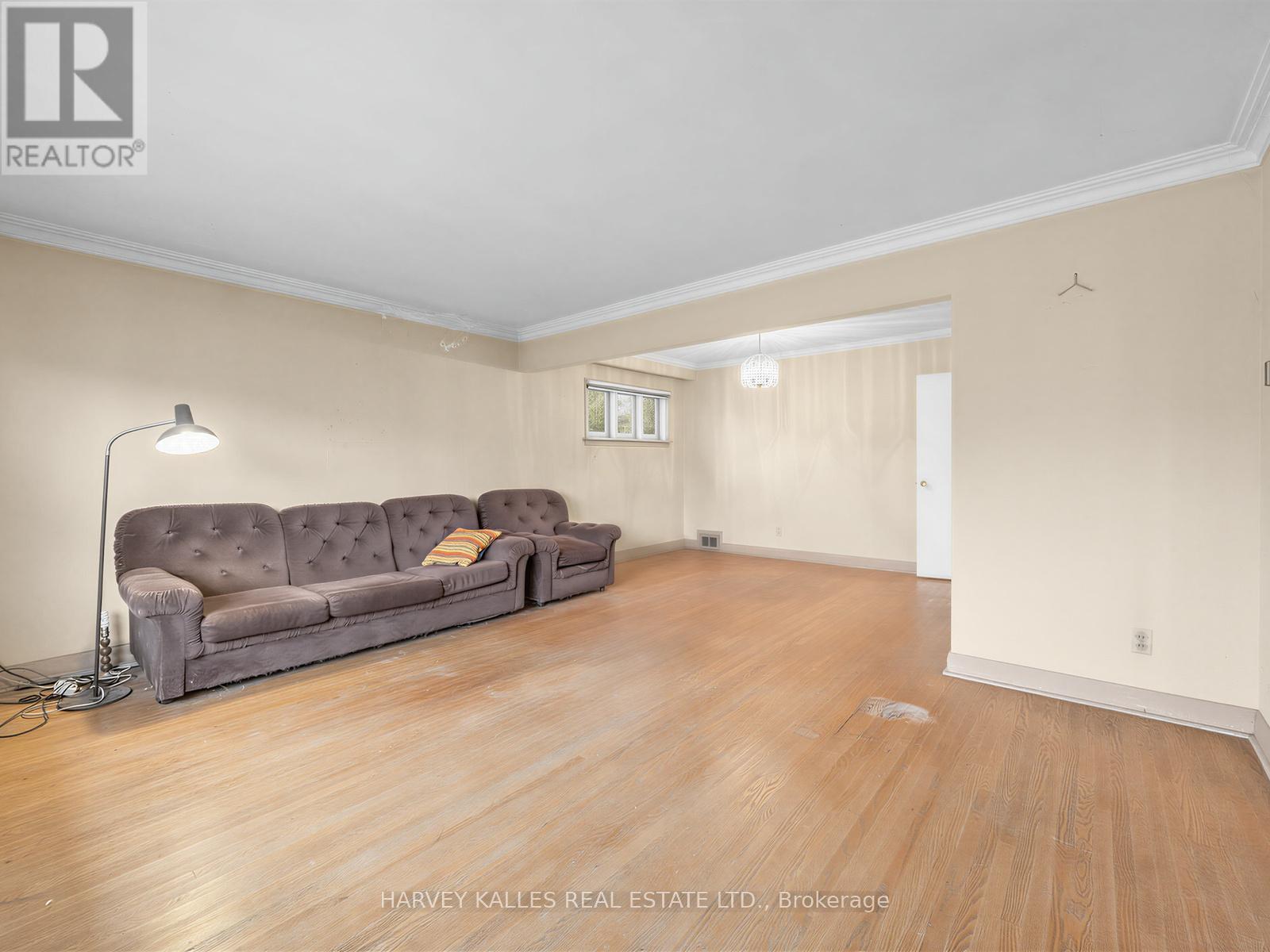 12 INVERMAY AVENUE - 11