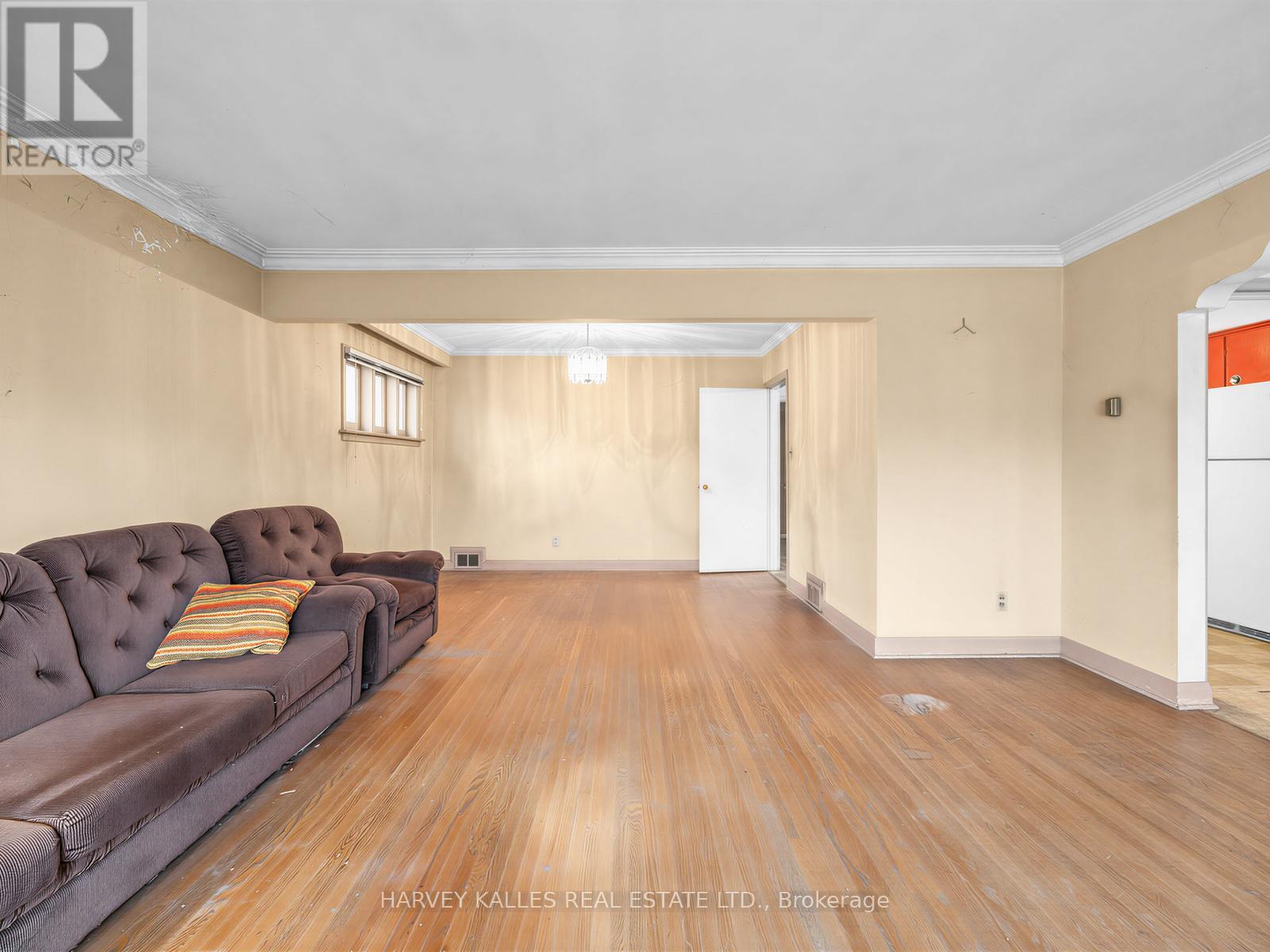 12 INVERMAY AVENUE - 12