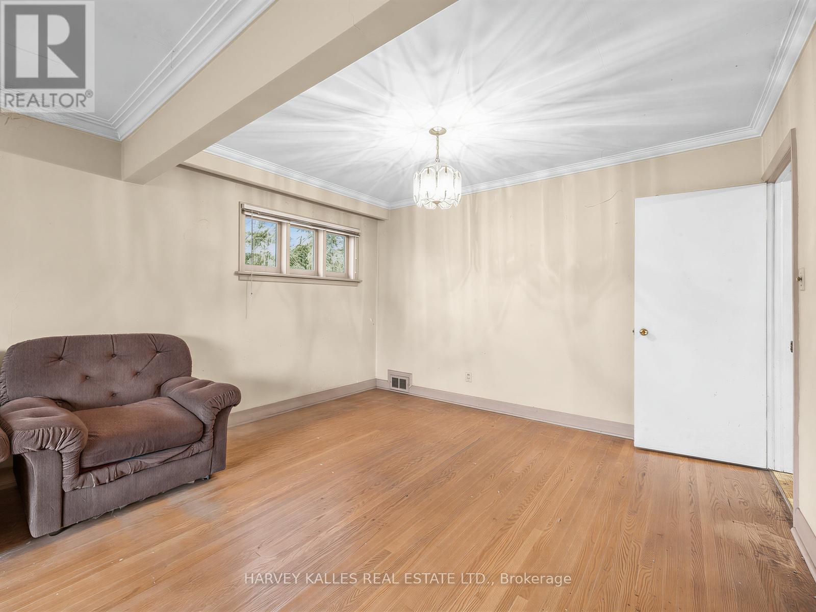12 INVERMAY AVENUE - 13