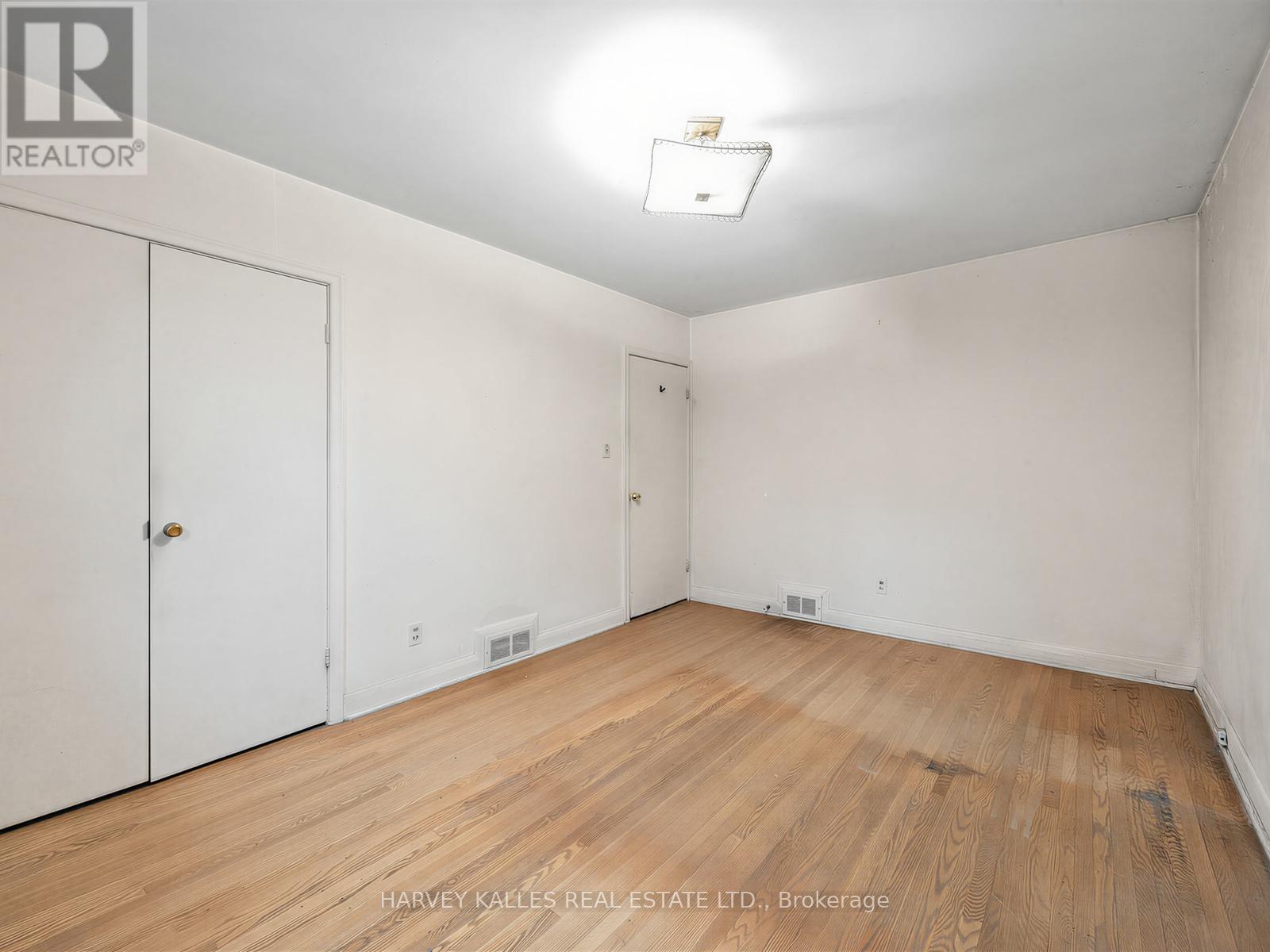 12 INVERMAY AVENUE - 21