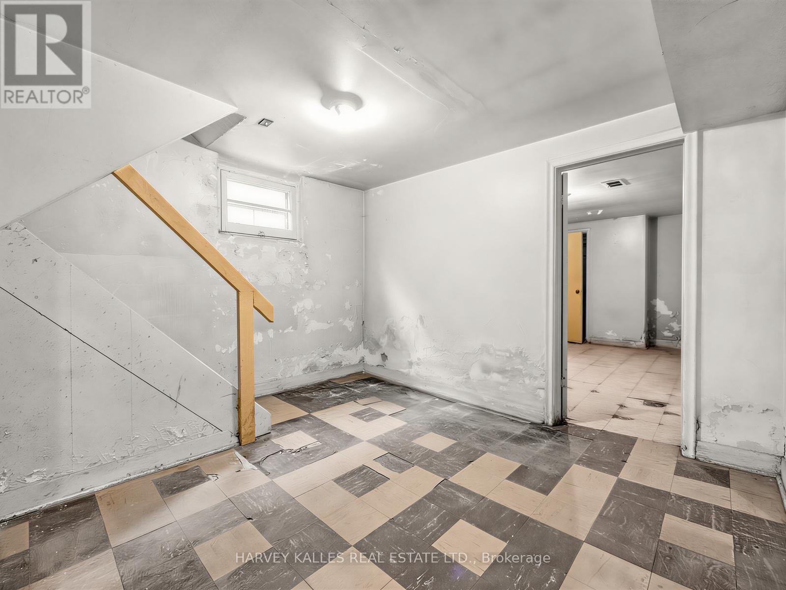12 INVERMAY AVENUE - 30