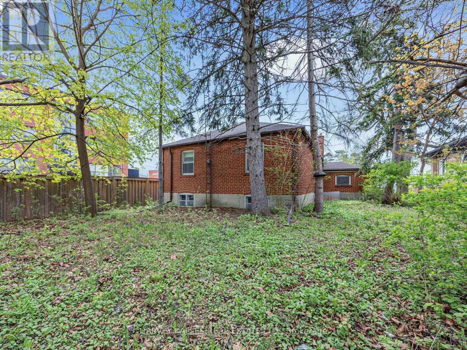12 INVERMAY AVENUE - 38