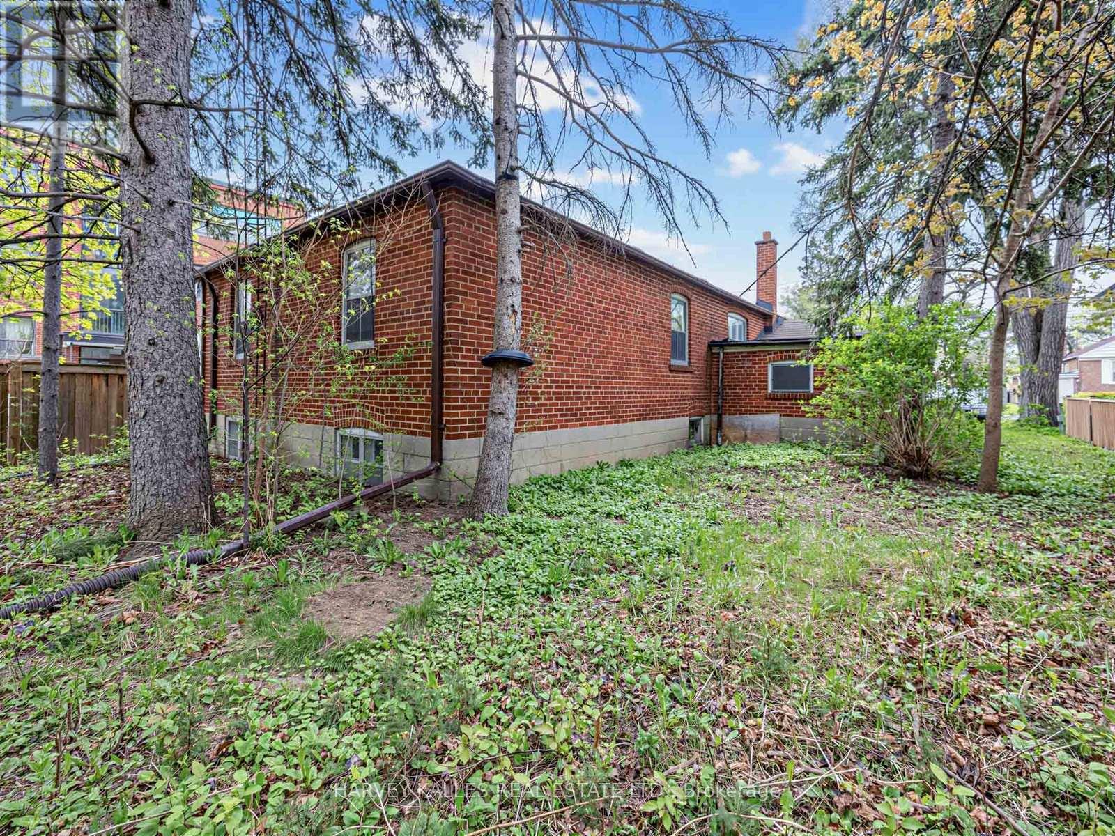12 INVERMAY AVENUE - 39