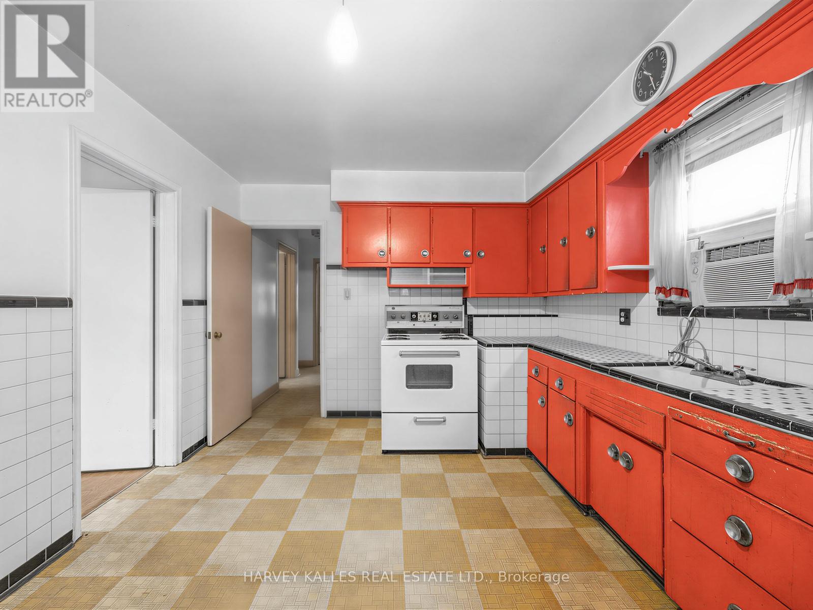12 INVERMAY AVENUE - 6