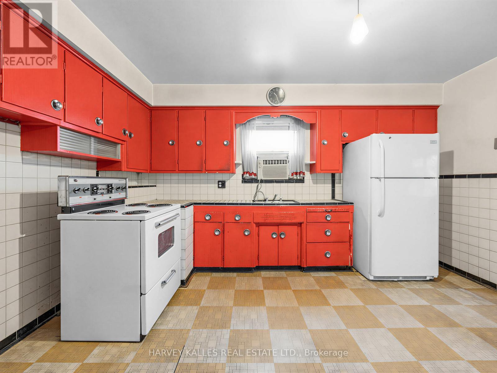 12 INVERMAY AVENUE - 8