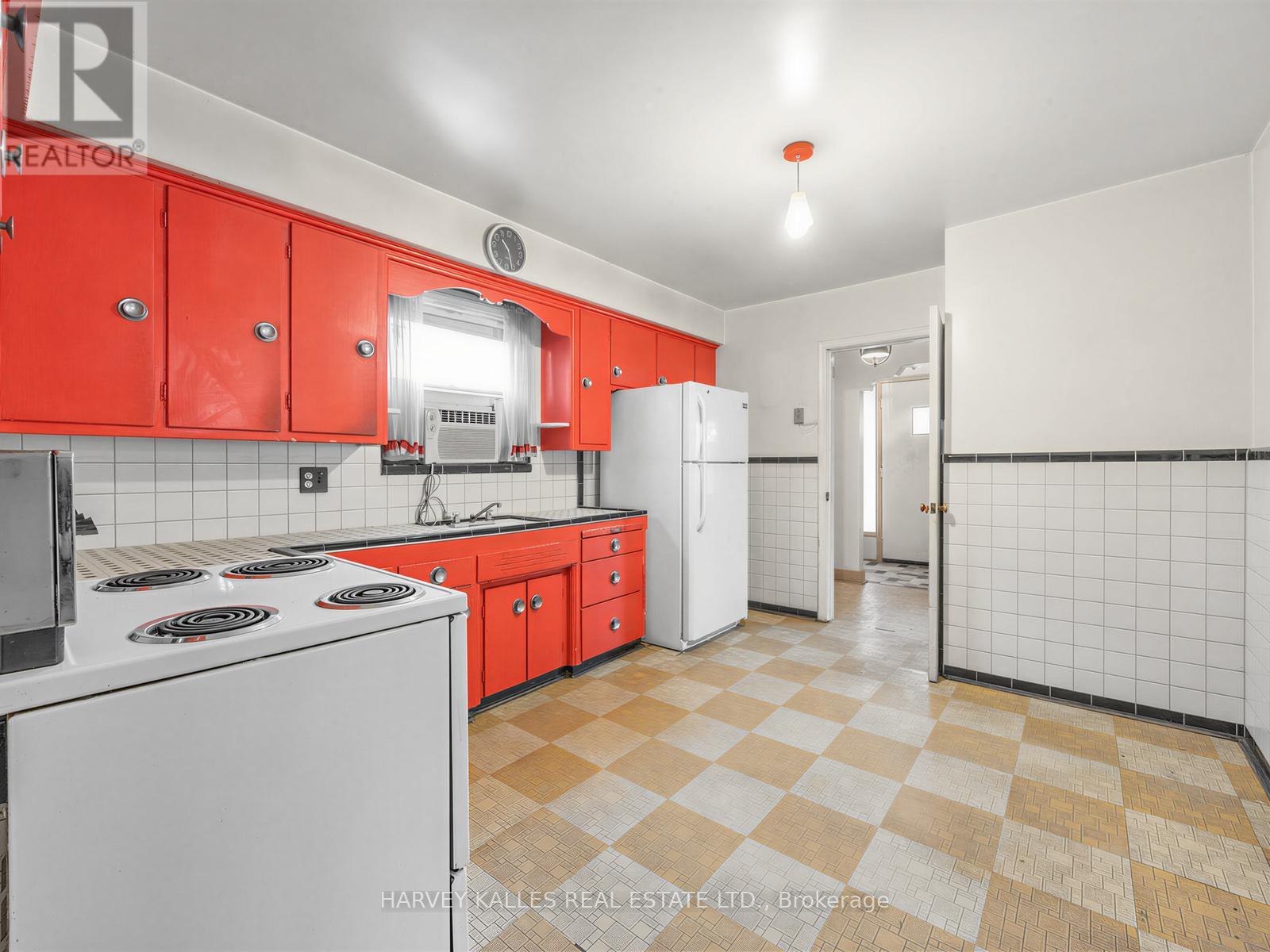 12 INVERMAY AVENUE - 9