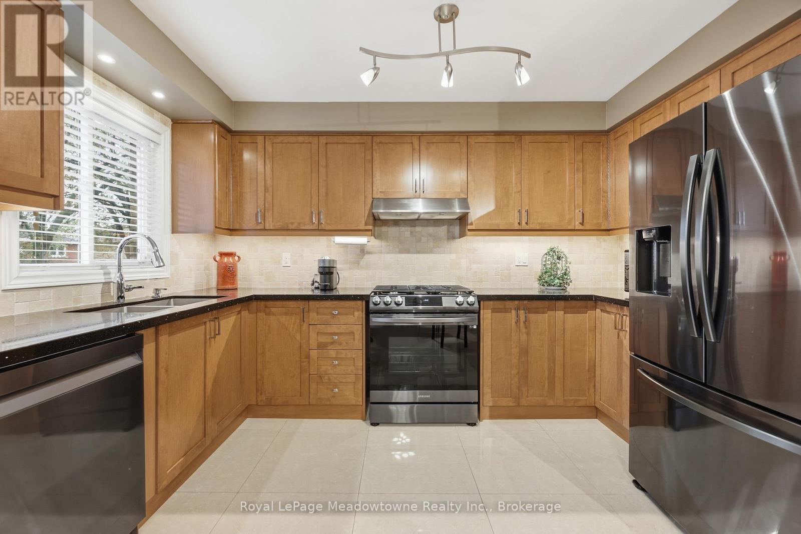 40 COOLSPRING CRESCENT - 13