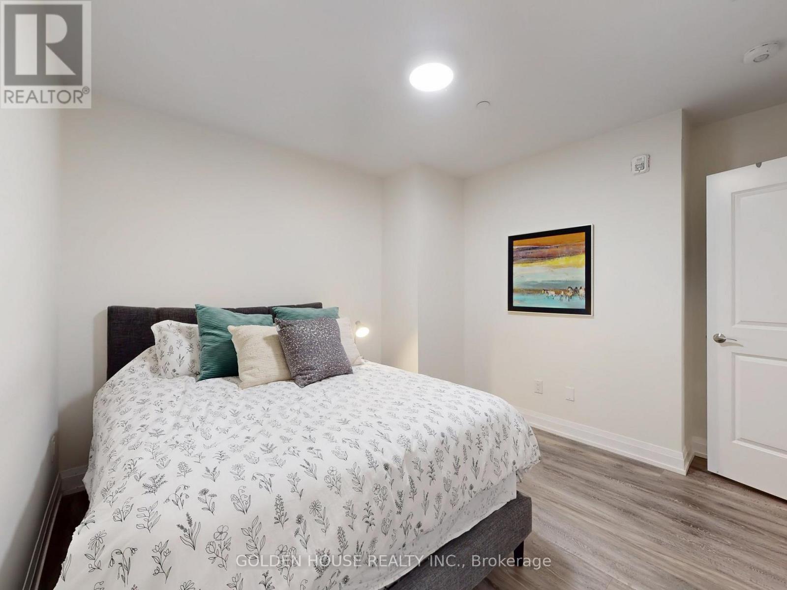 #403 200 WOODBINE AVENUE - 24