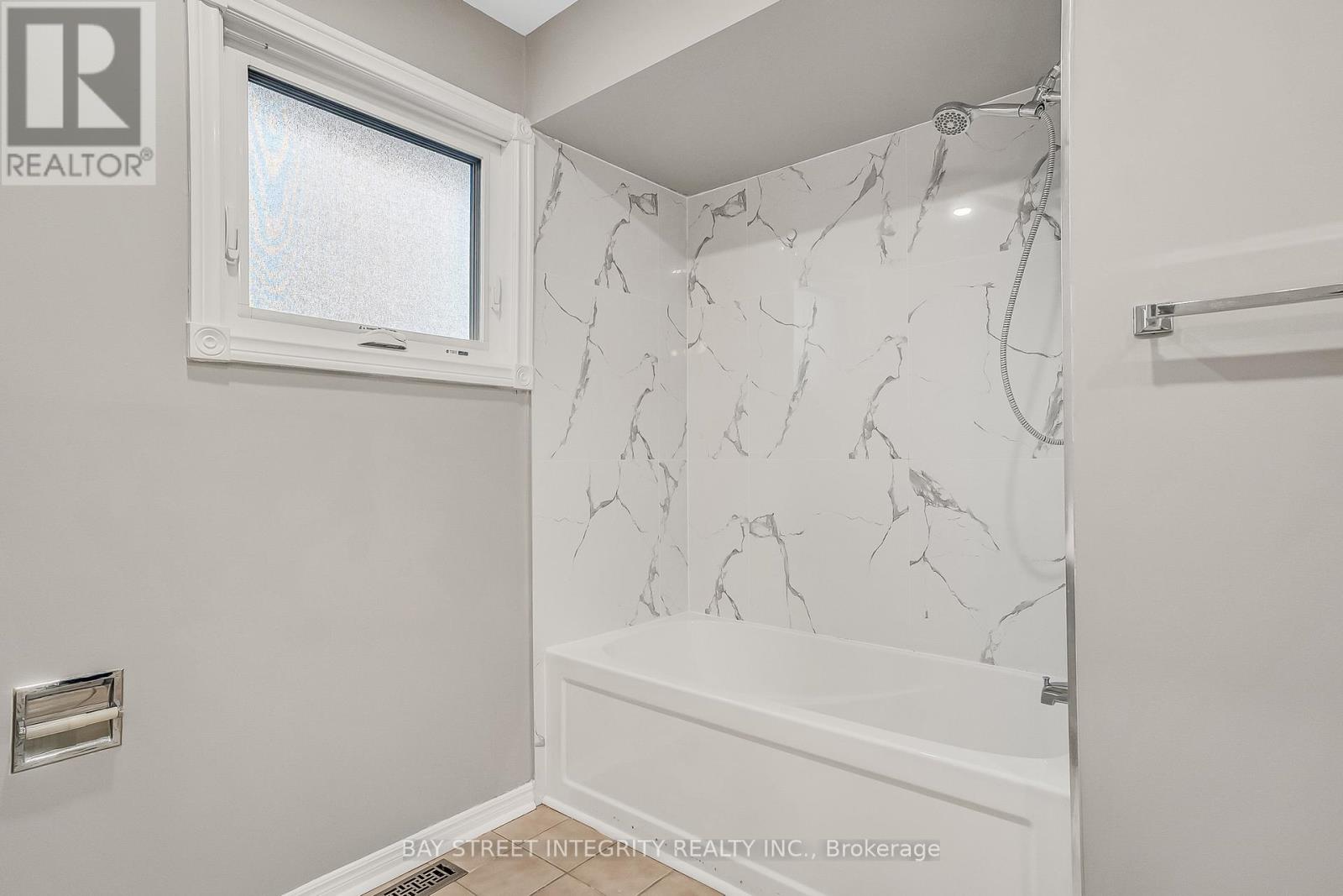 354 WATERSIDE CRESCENT - 25