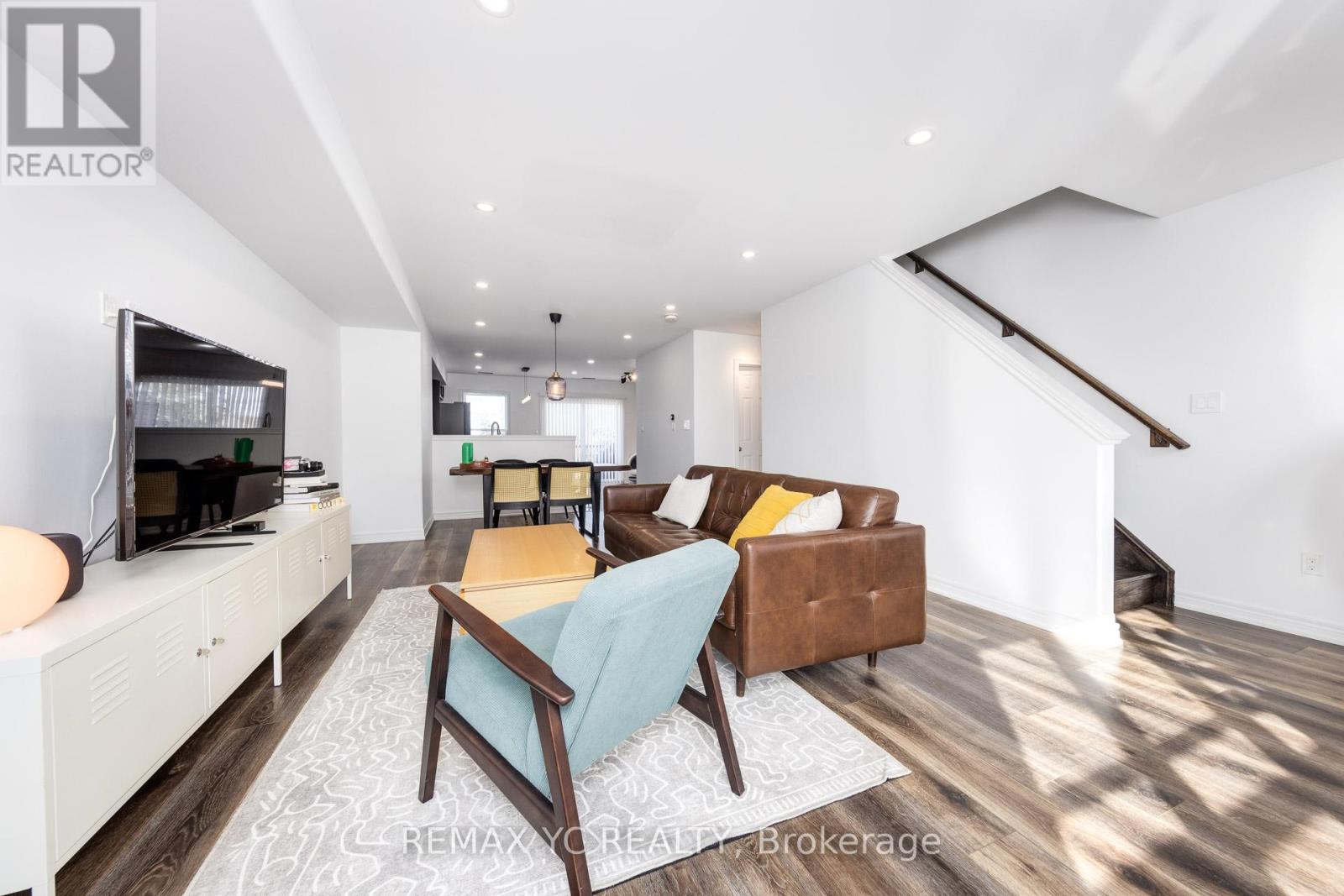 #2 1 LEGGOTT AVENUE - 16