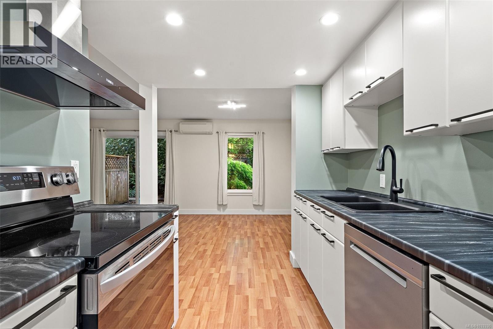 #5 3235 Alder St - 11