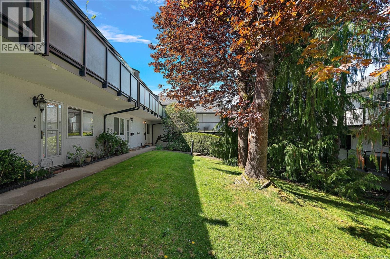 #5 3235 Alder St - 32