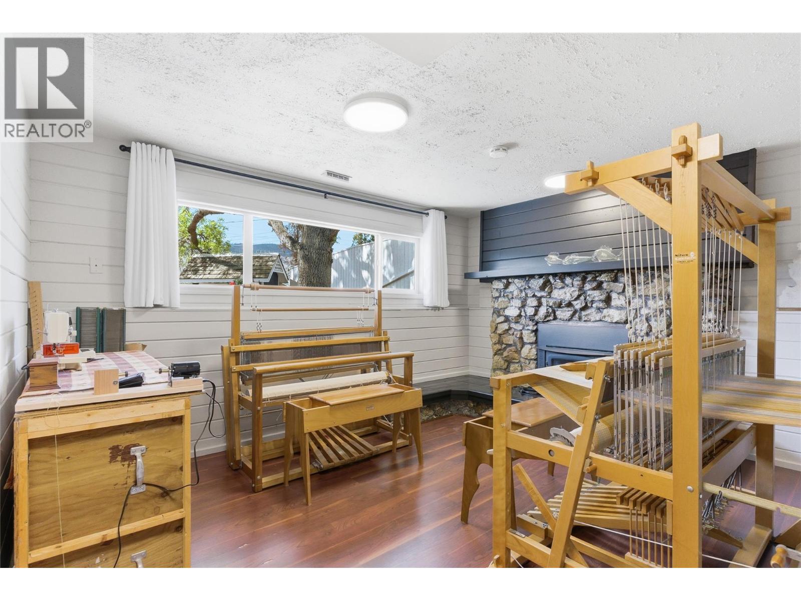 1153 MACLEAN Drive - 24