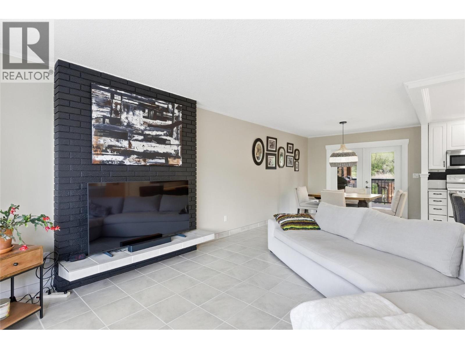 1153 MACLEAN Drive - 5