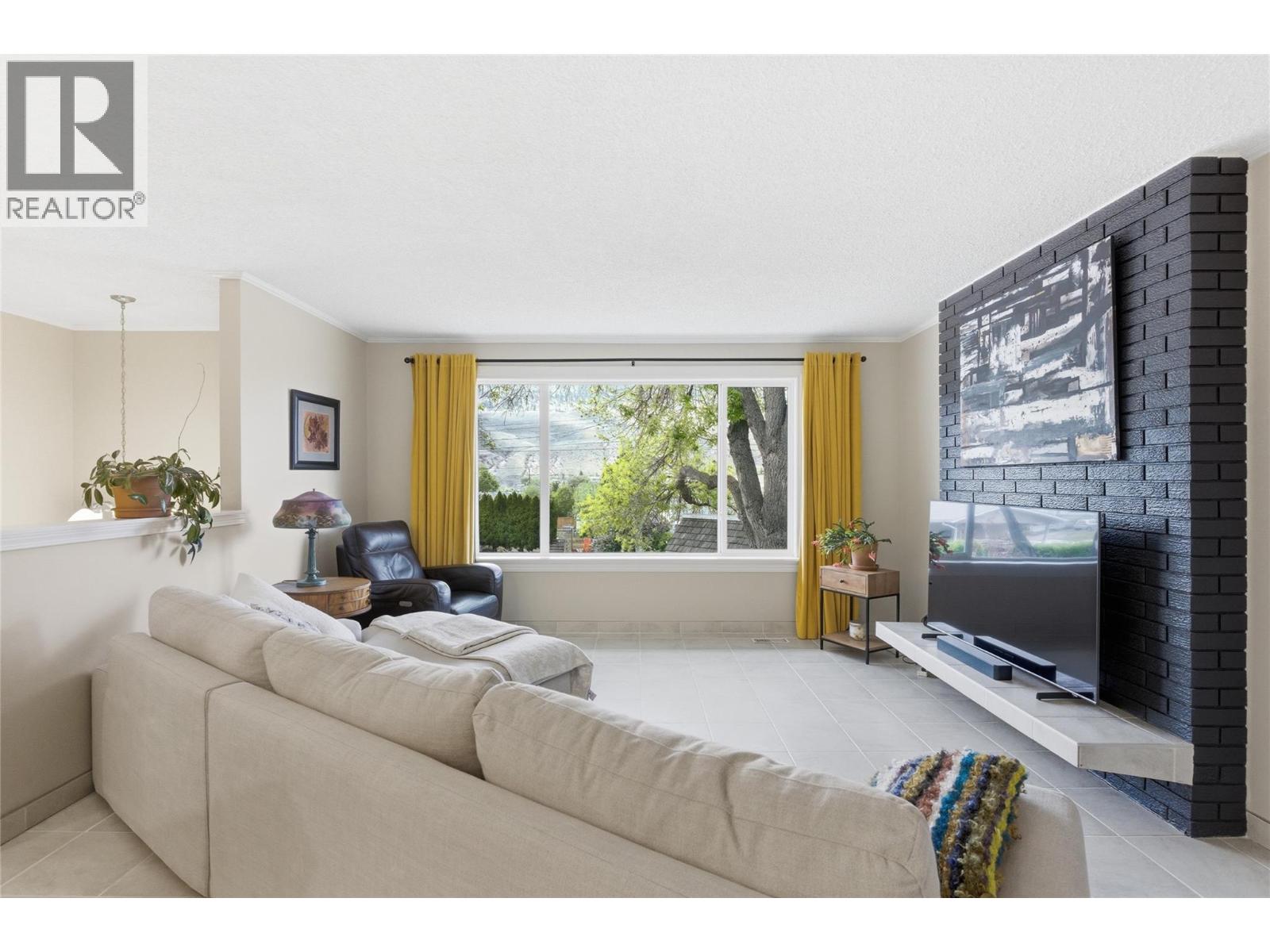 1153 MACLEAN Drive - 6