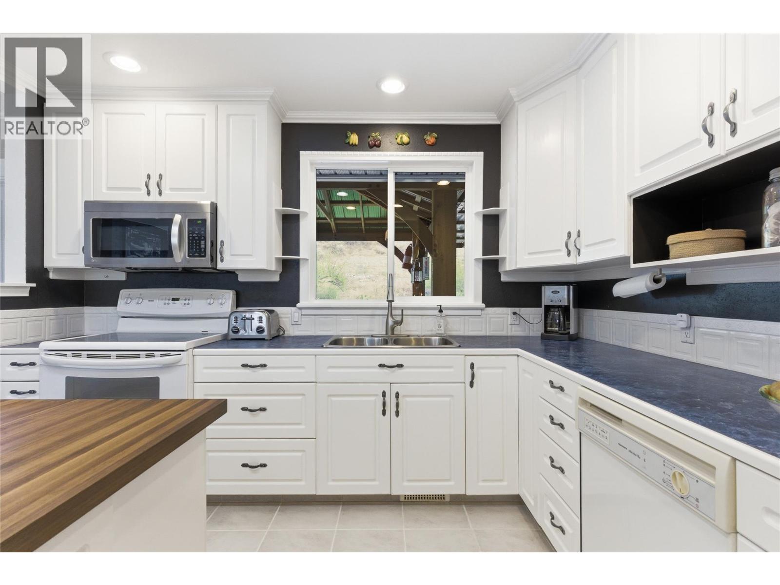 1153 MACLEAN Drive - 9