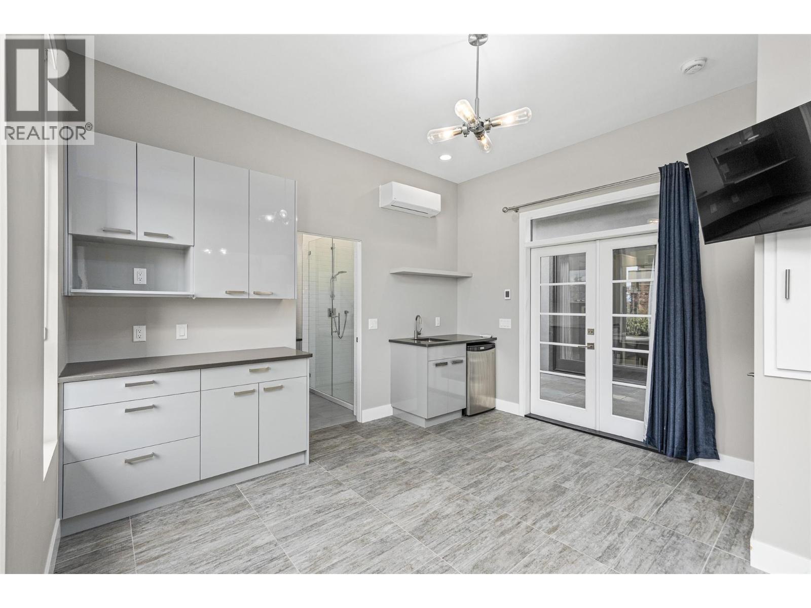 1085 Westpoint Drive, Kelowna