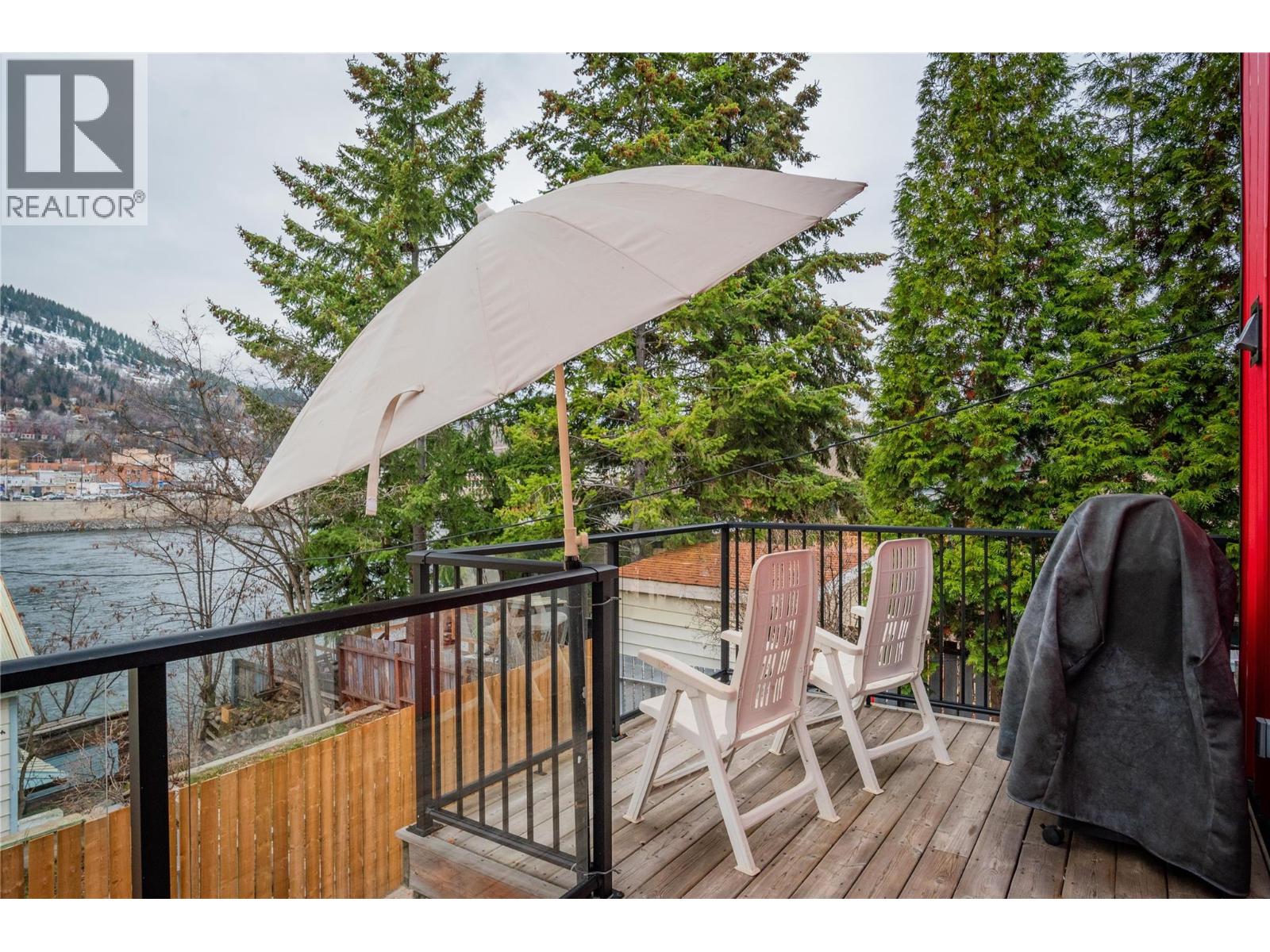 1662 Columbia Avenue - 25