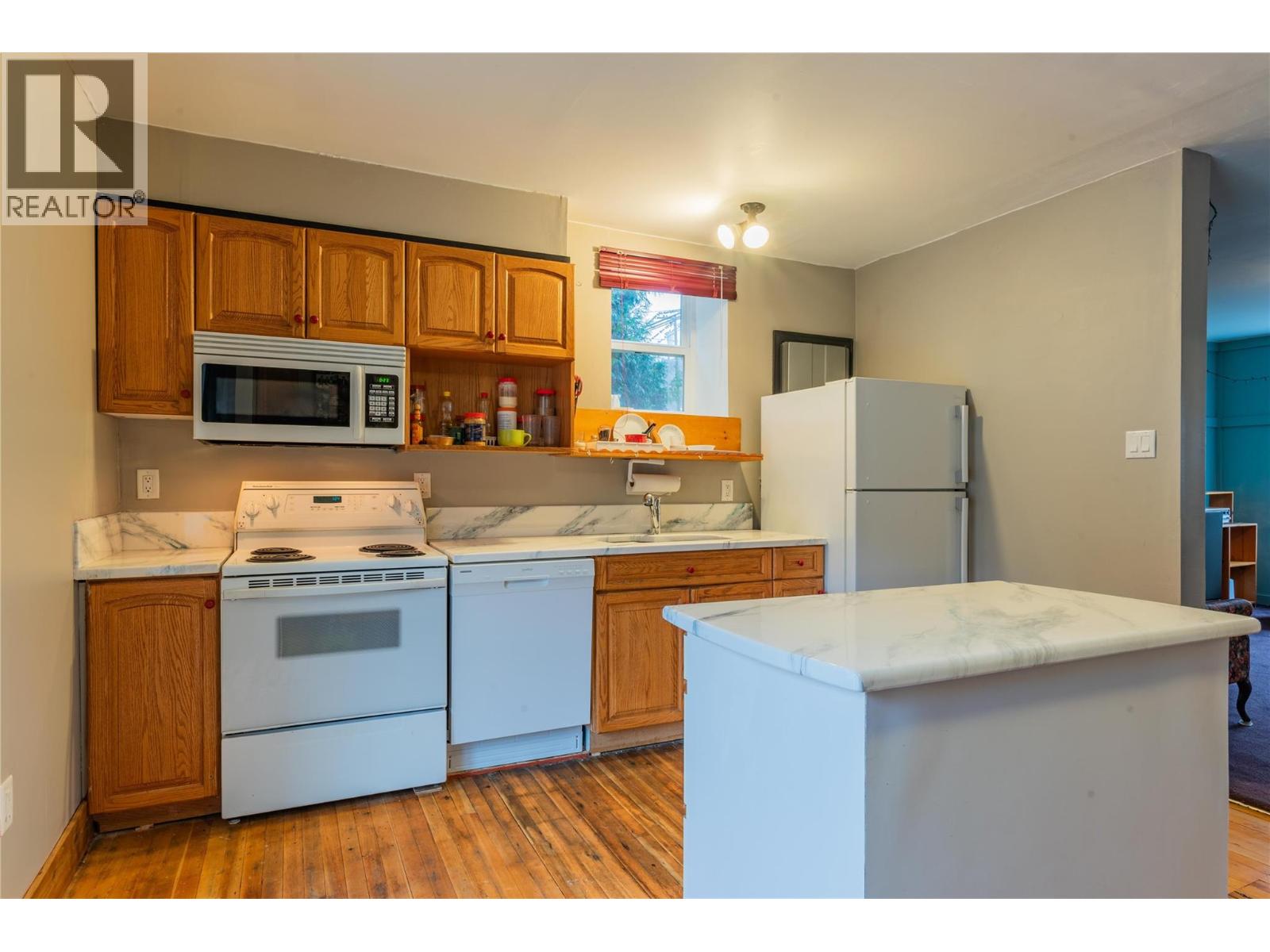 1662 Columbia Avenue - 3