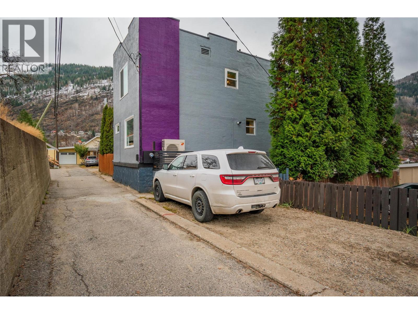 1662 Columbia Avenue - 30