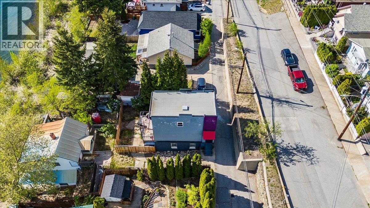 1662 Columbia Avenue - 36