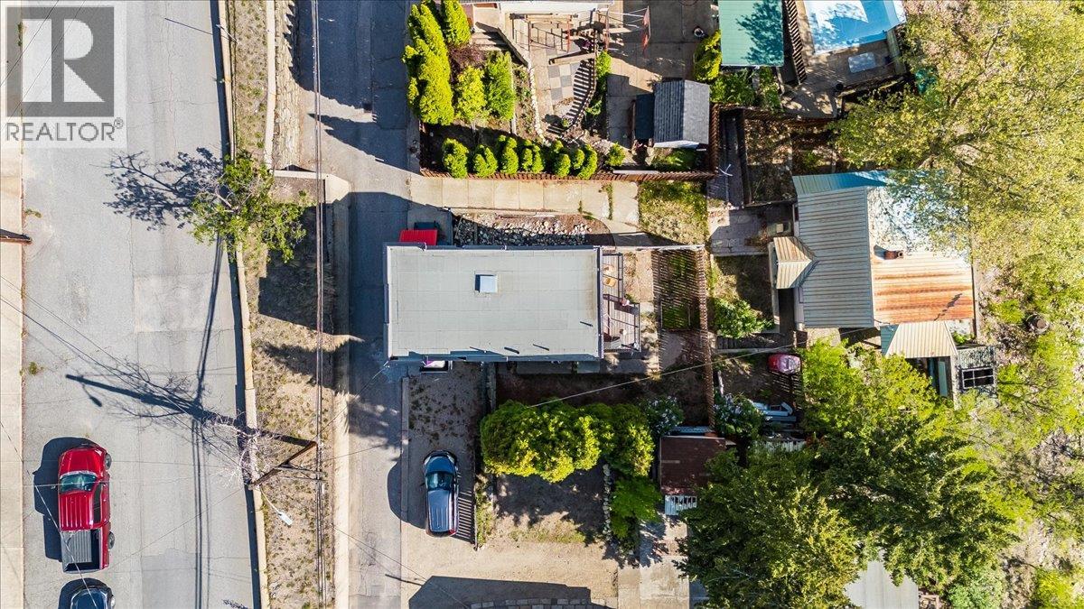 1662 Columbia Avenue - 39