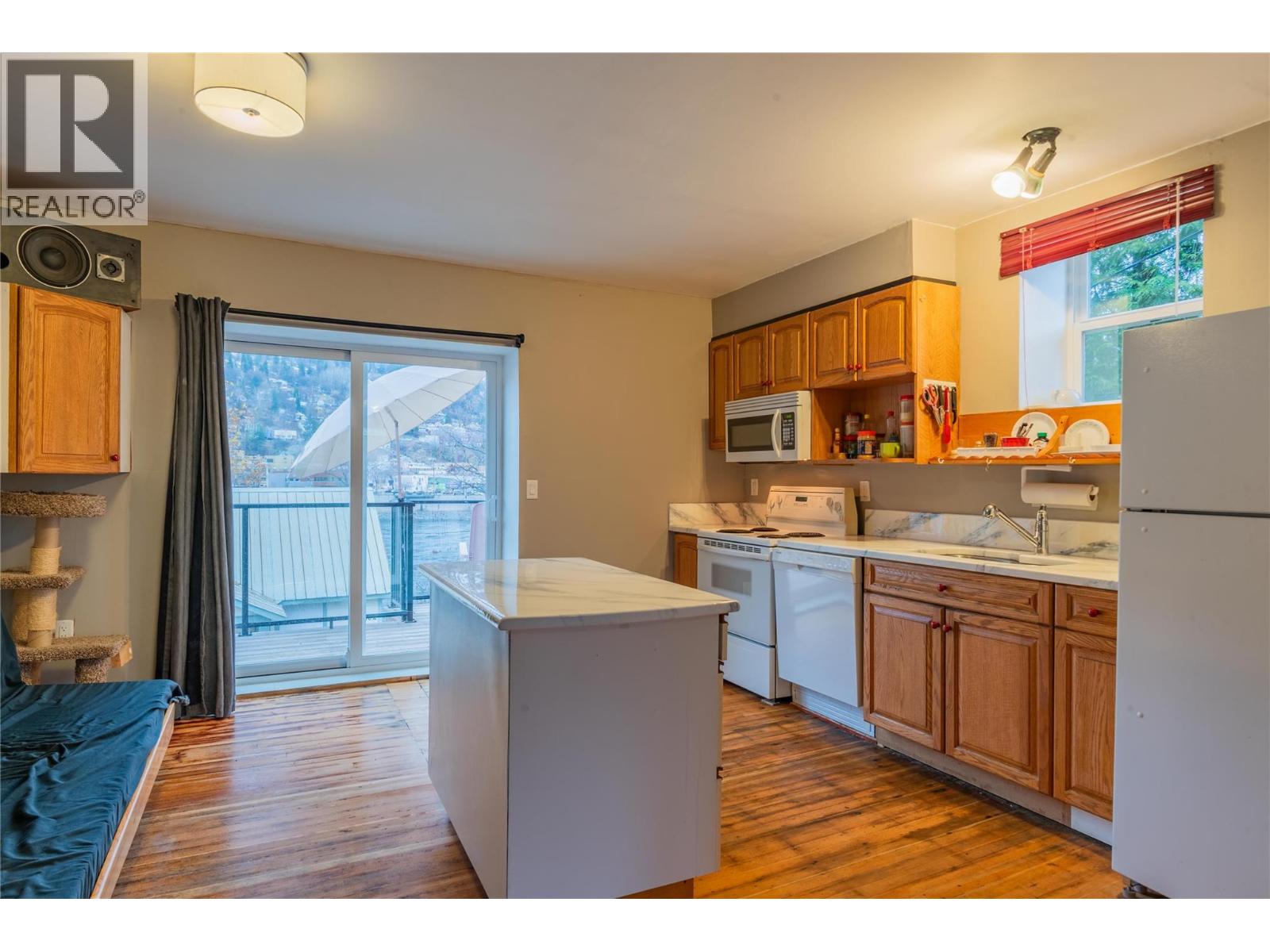 1662 Columbia Avenue - 5