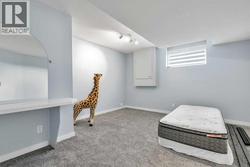 215 Edgevalley Mews - 43