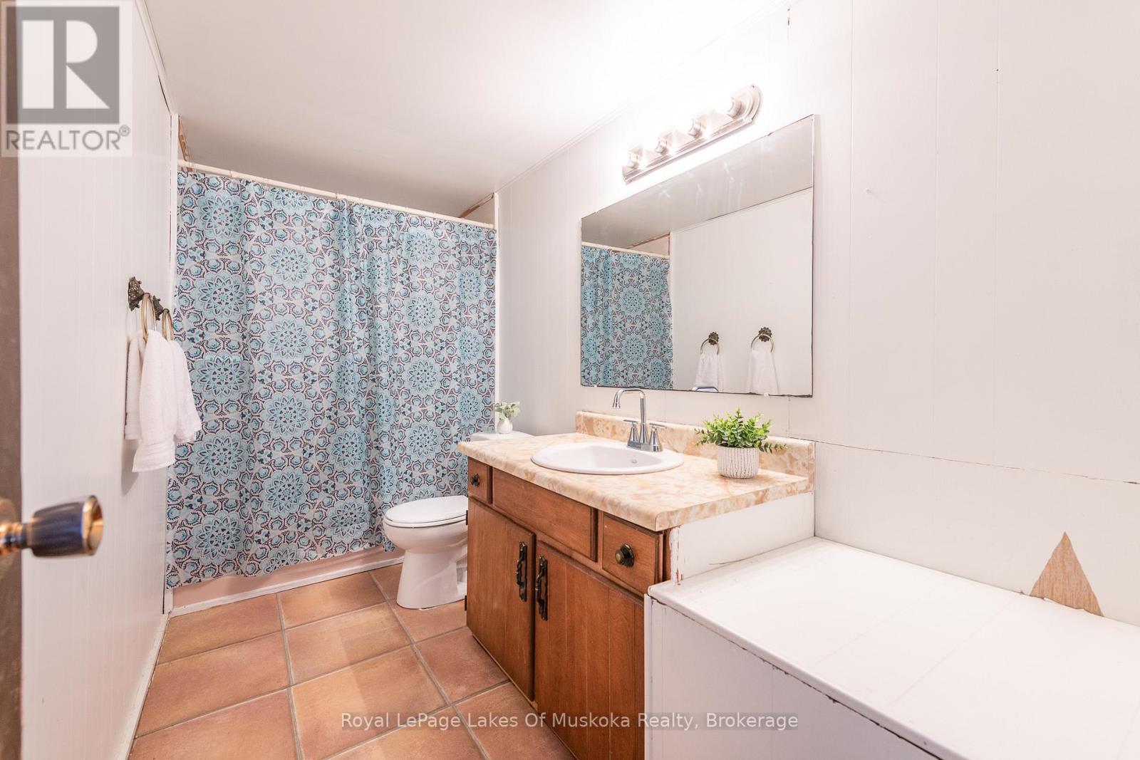 256 WOODLAND DRIVE - 27
