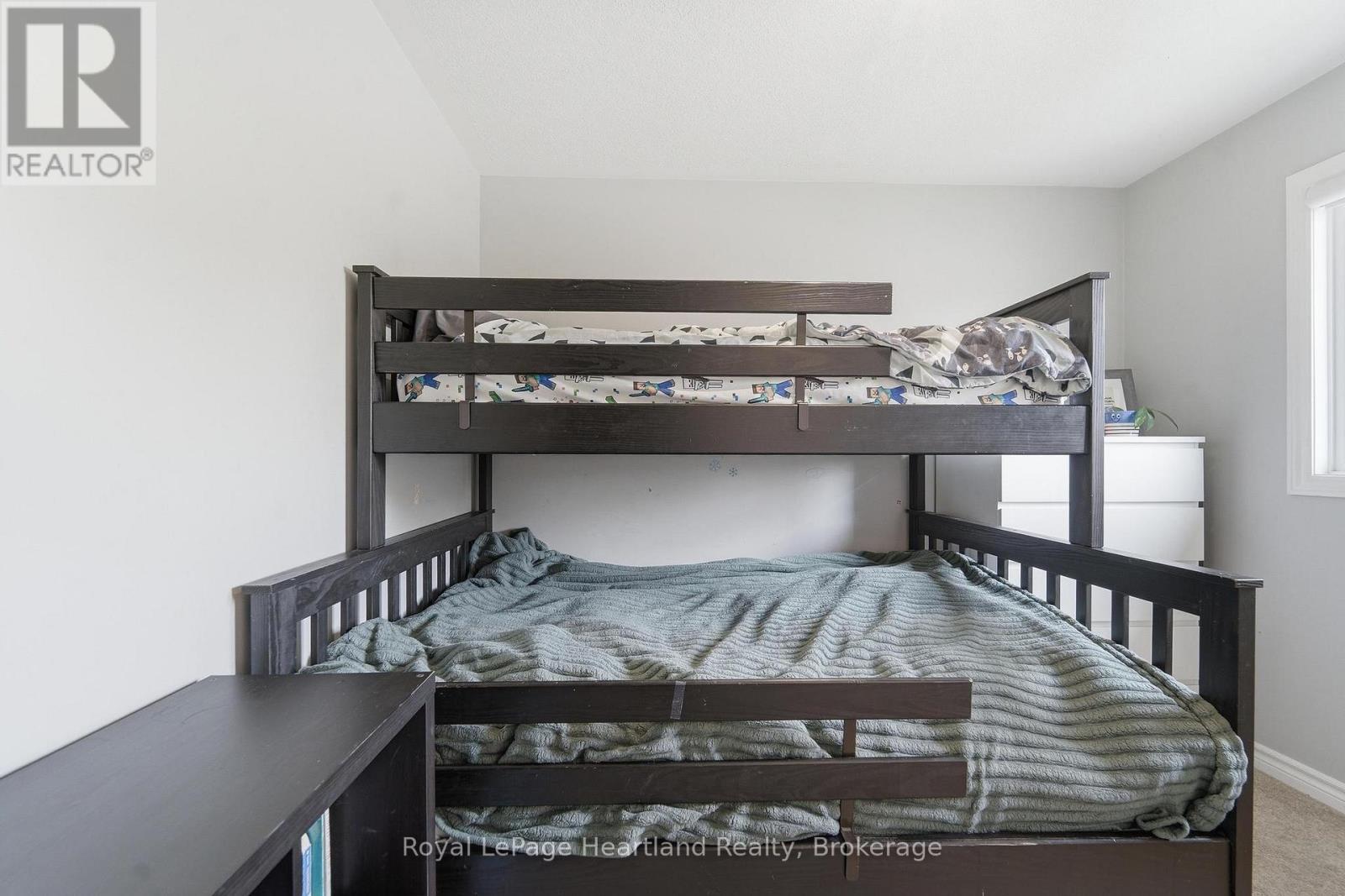 3-59 EAGLE DRIVE - 34