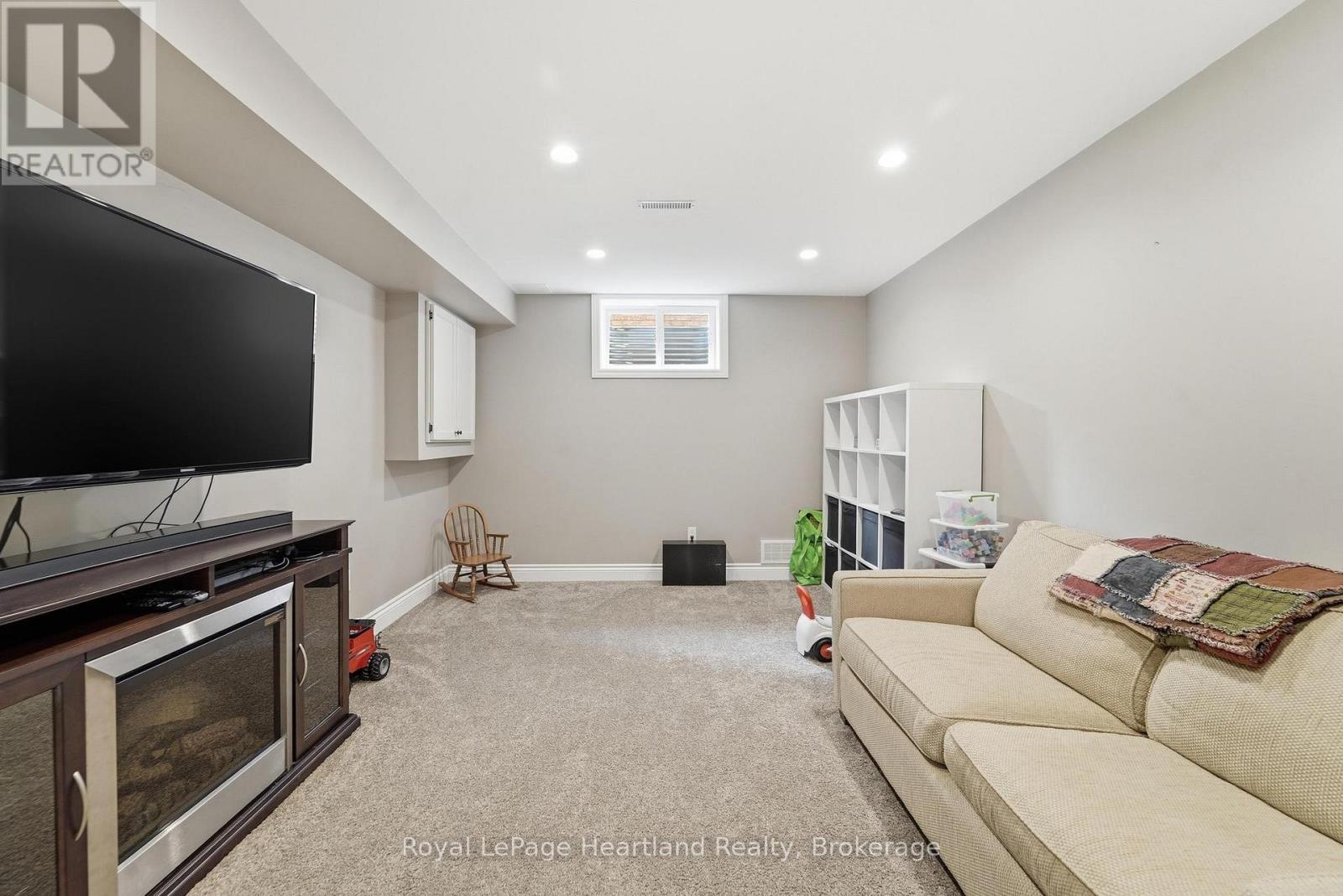 3-59 EAGLE DRIVE - 39