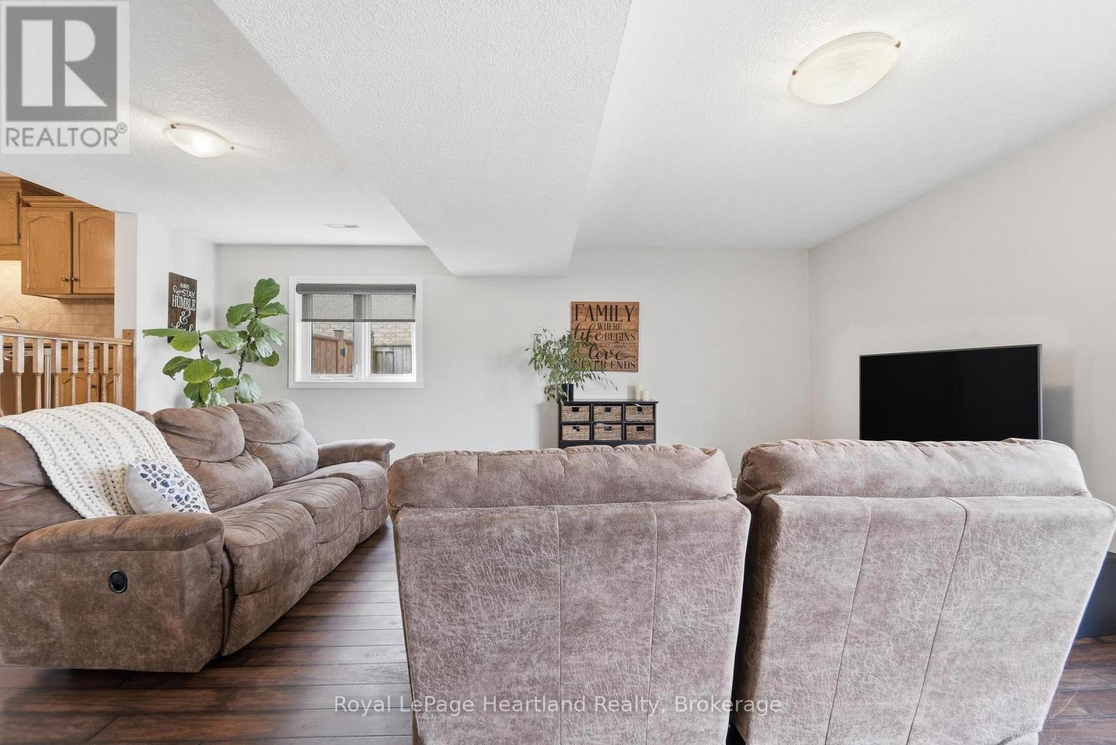 3-59 EAGLE DRIVE - 20