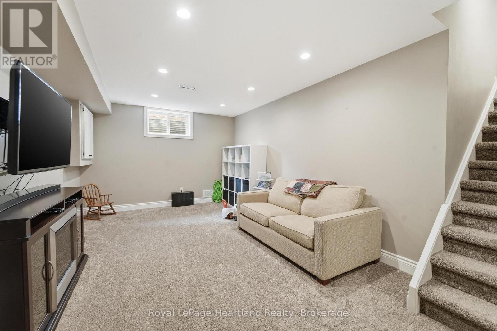 3-59 EAGLE DRIVE - 38