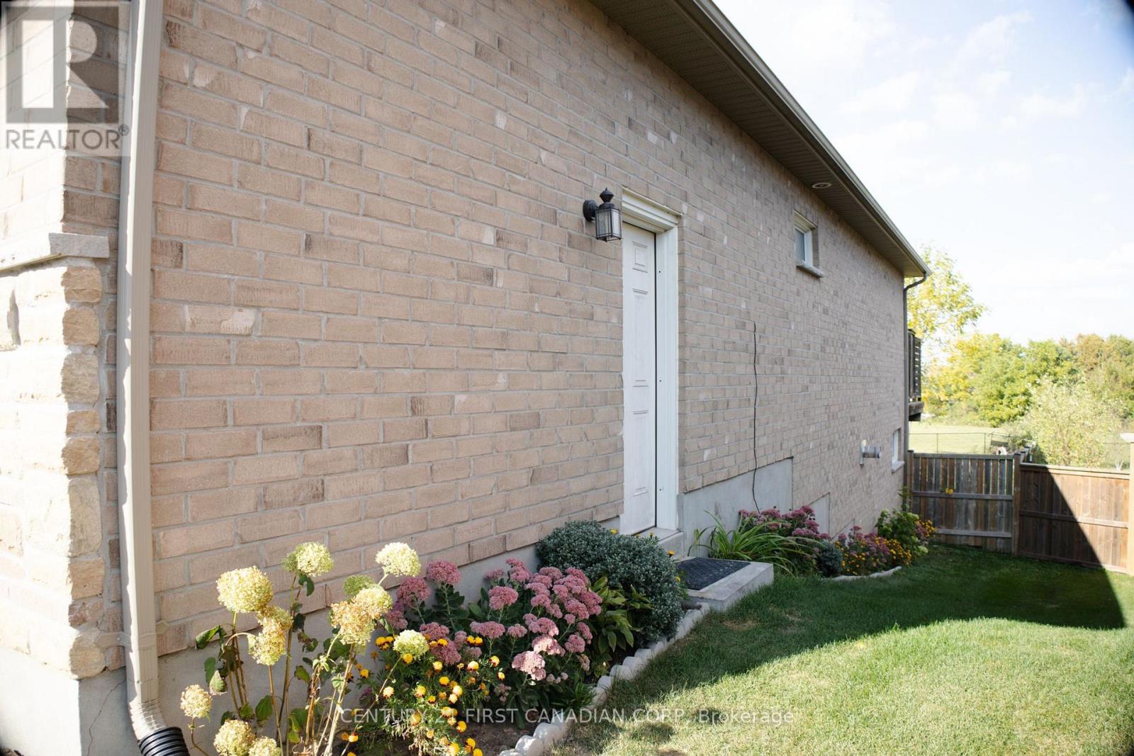 29 HEDGES COURT - 23