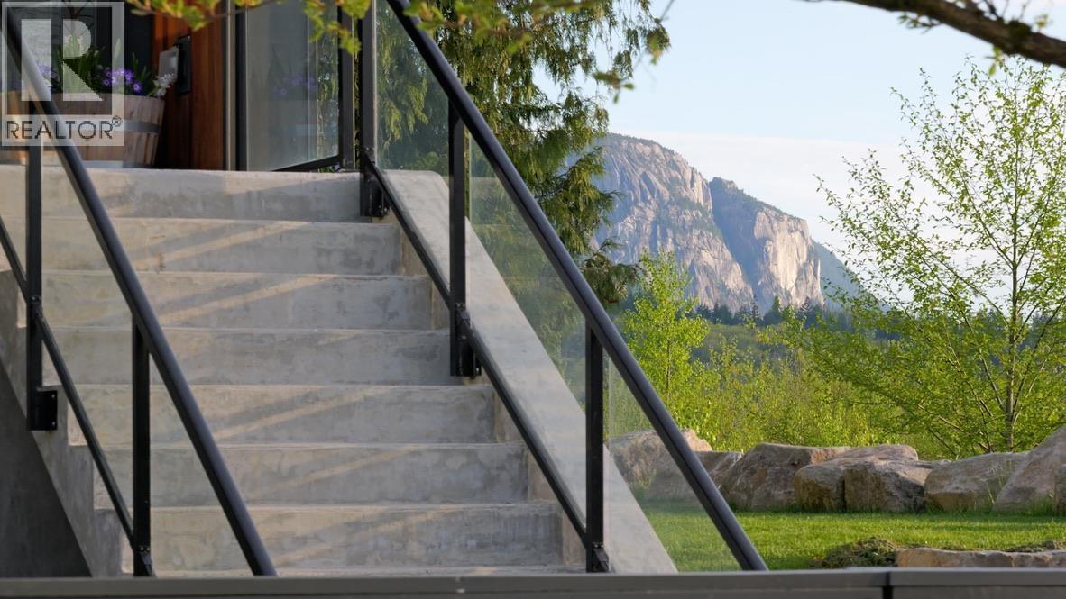 2938 HUCKLEBERRY DRIVE, Squamish