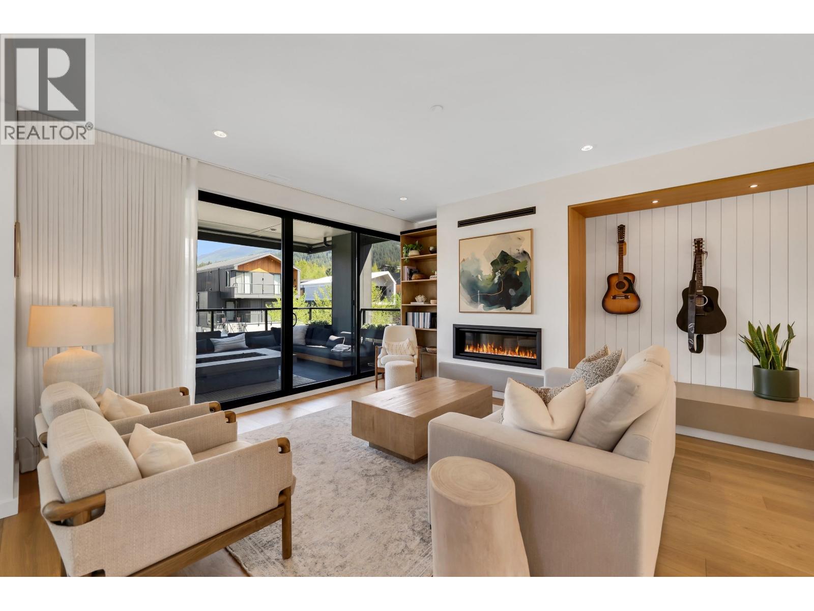 2938 HUCKLEBERRY DRIVE, Squamish