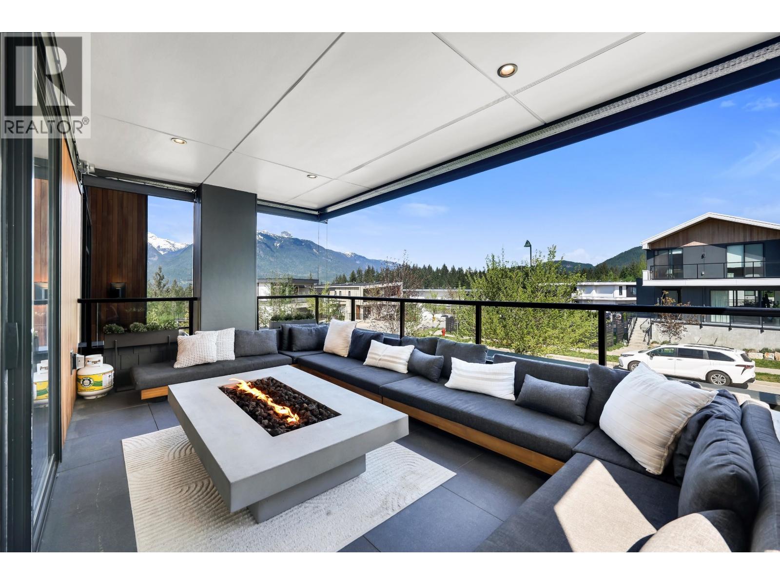 2938 HUCKLEBERRY DRIVE, Squamish