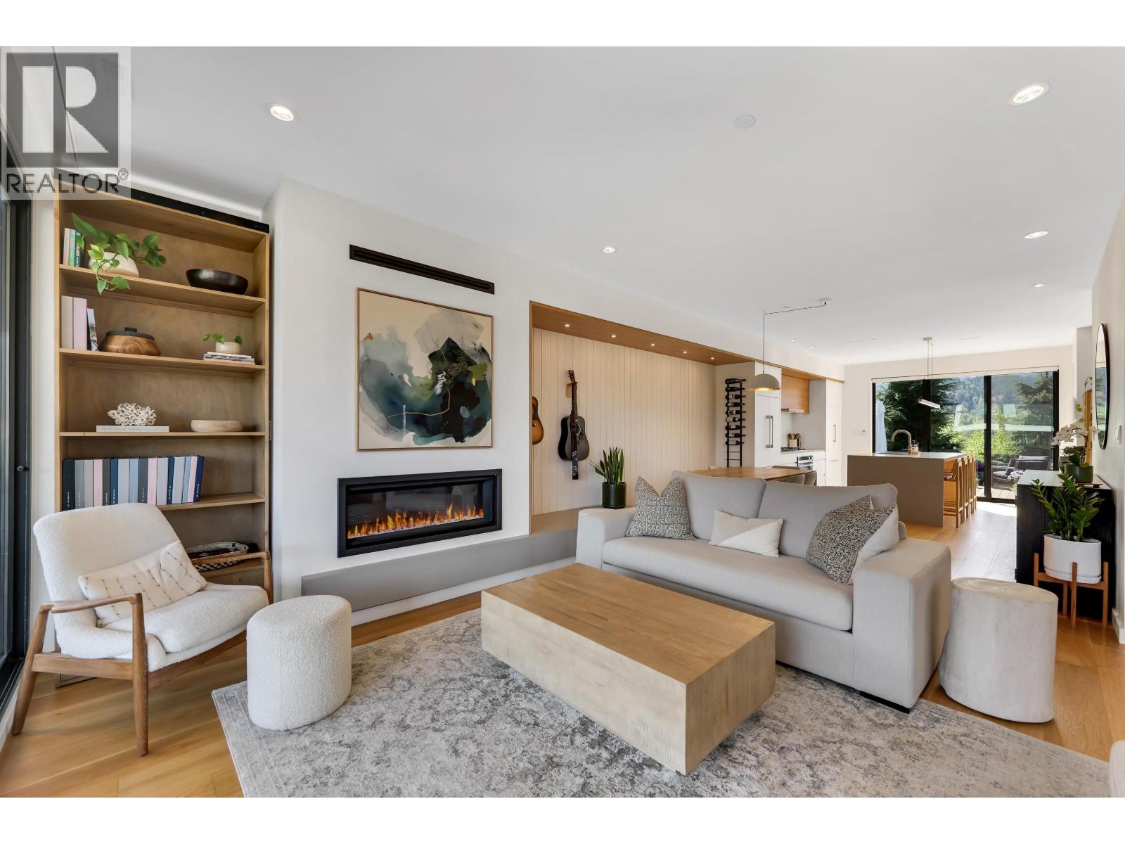 2938 HUCKLEBERRY DRIVE, Squamish