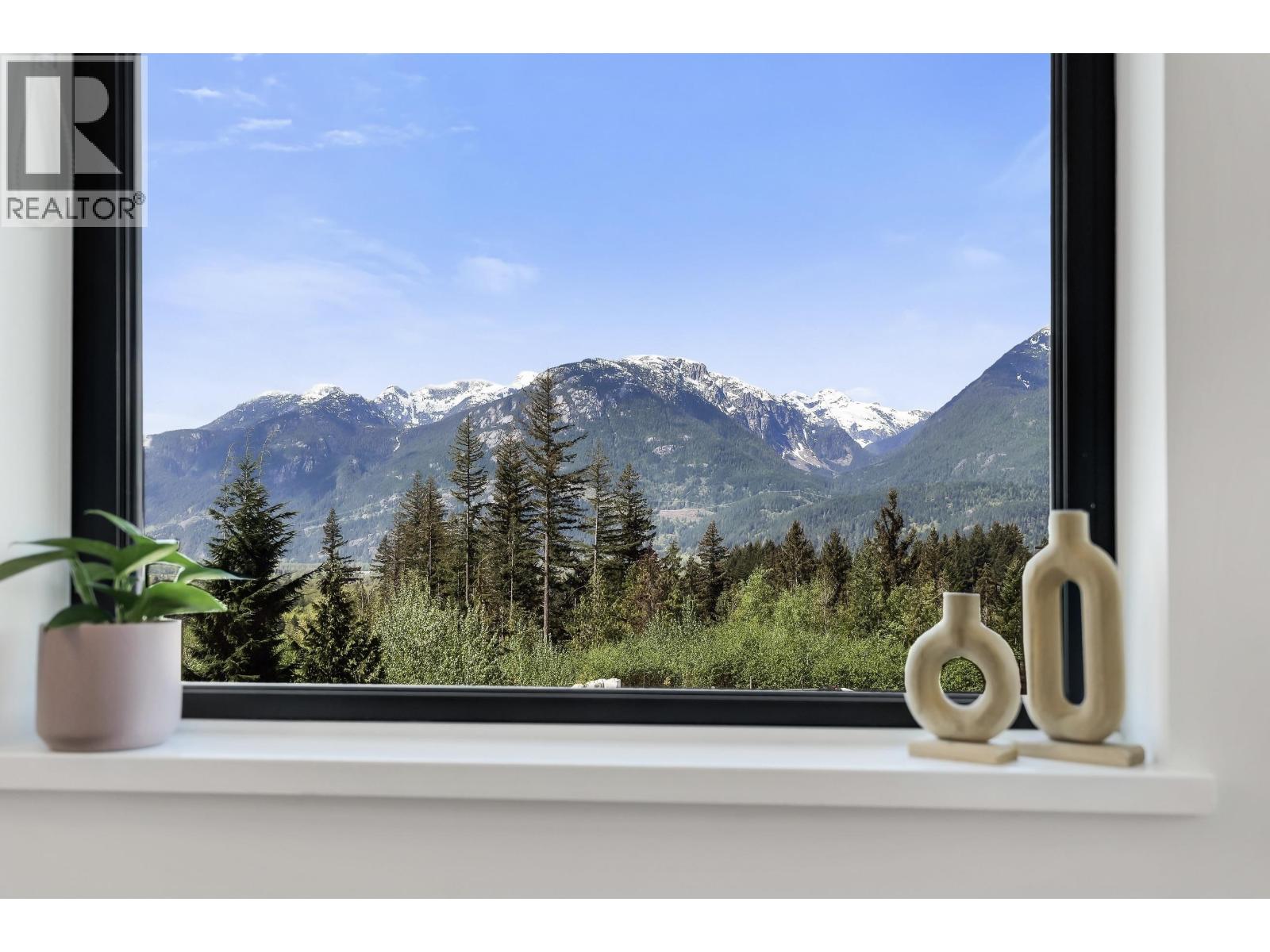2938 HUCKLEBERRY DRIVE, Squamish