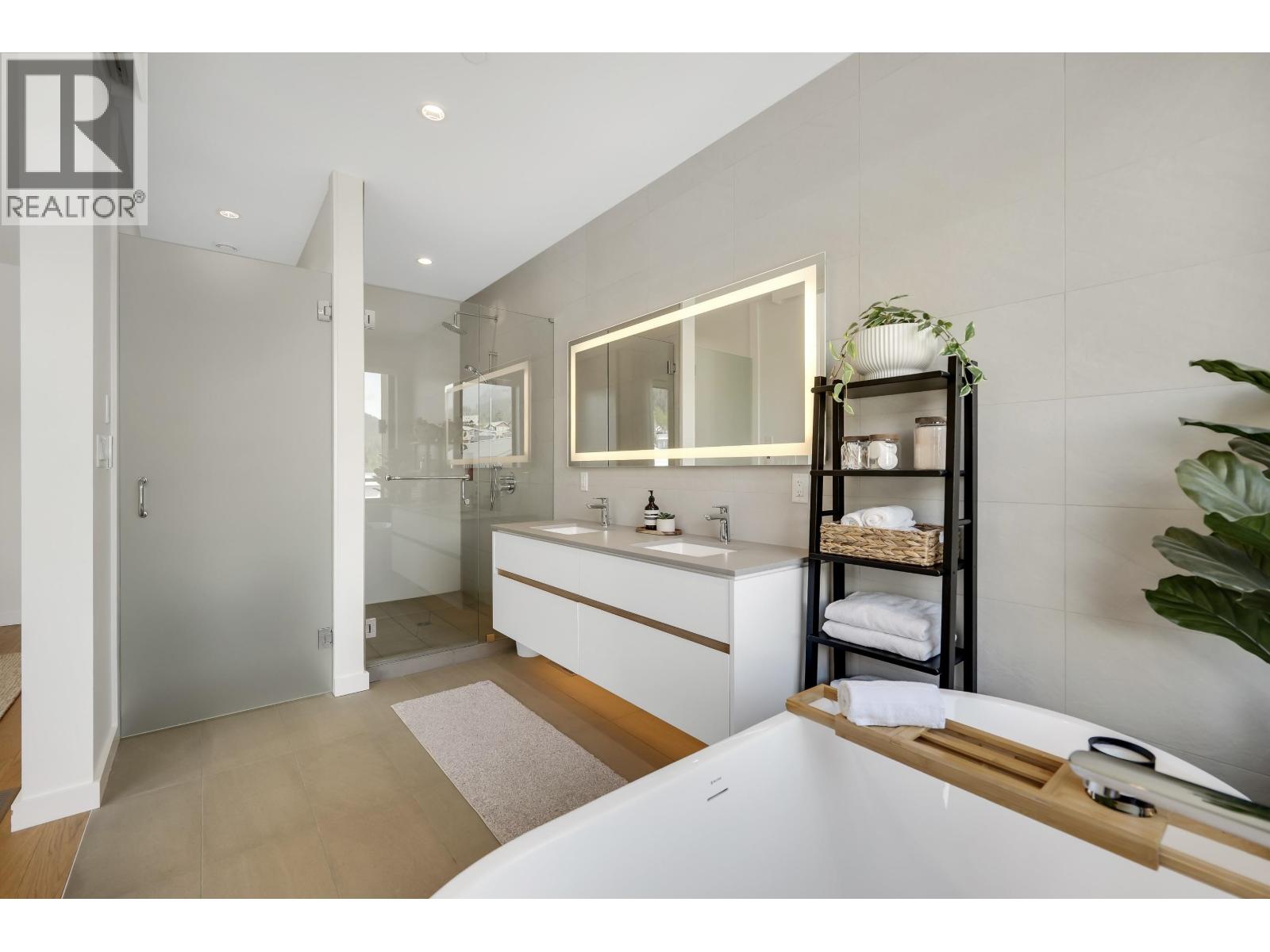 2938 HUCKLEBERRY DRIVE, Squamish