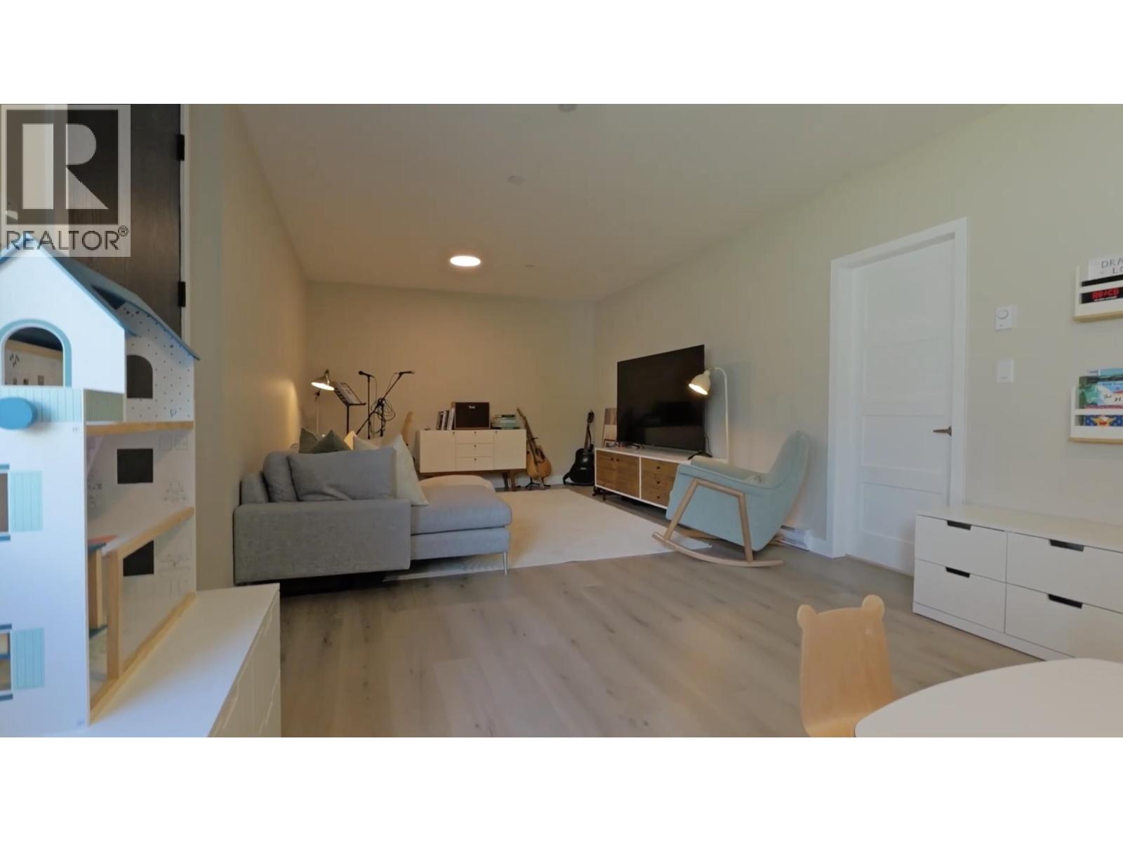 2938 HUCKLEBERRY DRIVE, Squamish