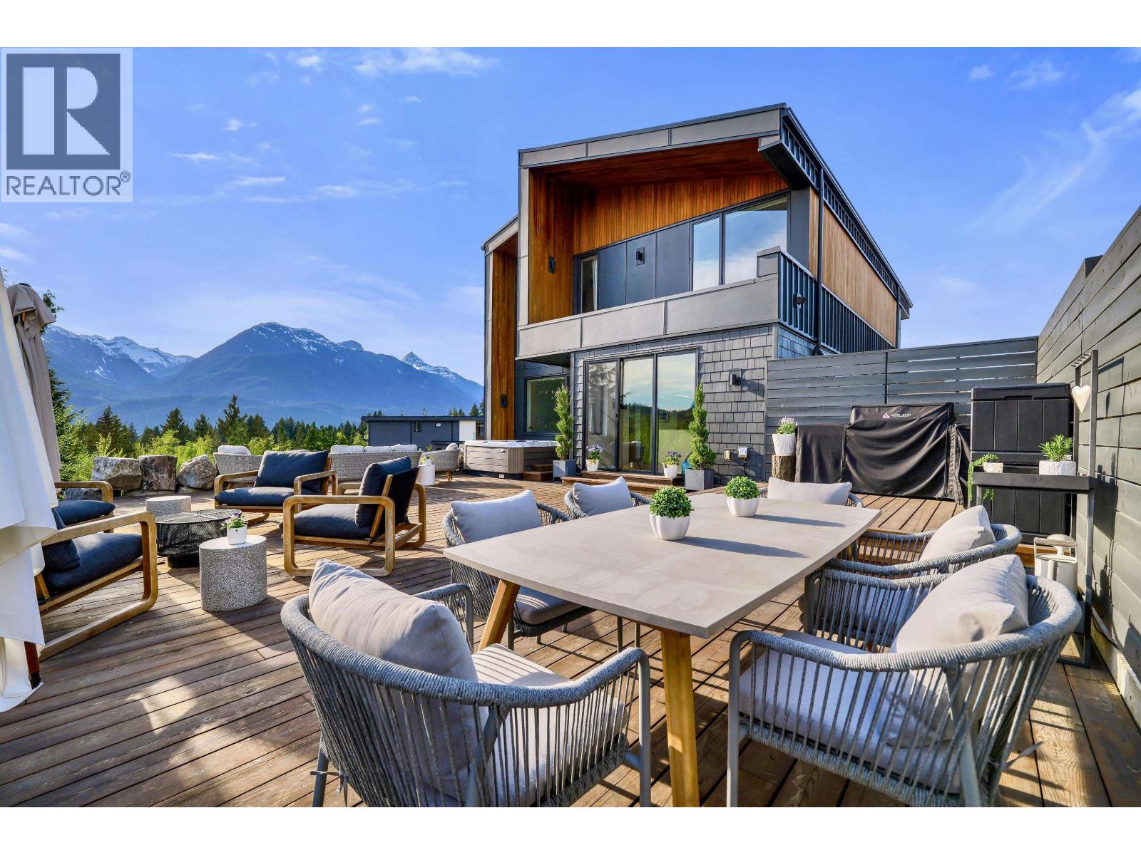 2938 HUCKLEBERRY DRIVE, Squamish