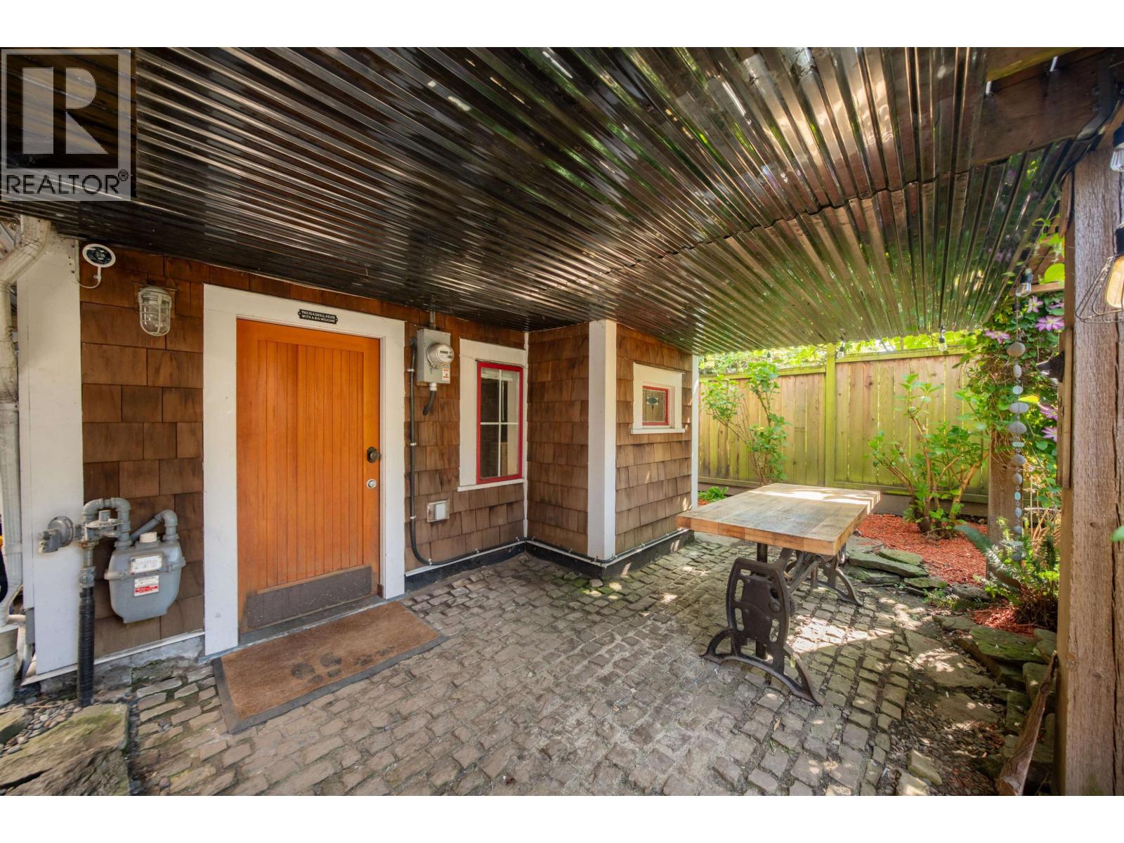 732 E PENDER STREET — photo 2